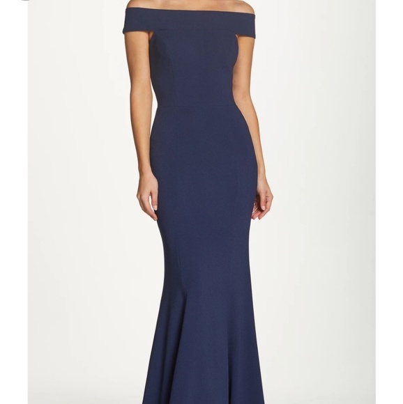 Dress the Population Dresses & Skirts - Dress The Population Jackie Off The Shoulder Gown